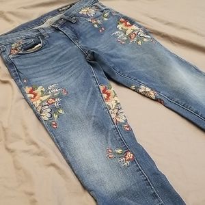 Blank NYC Skinny Classic Floral Embroidered 25